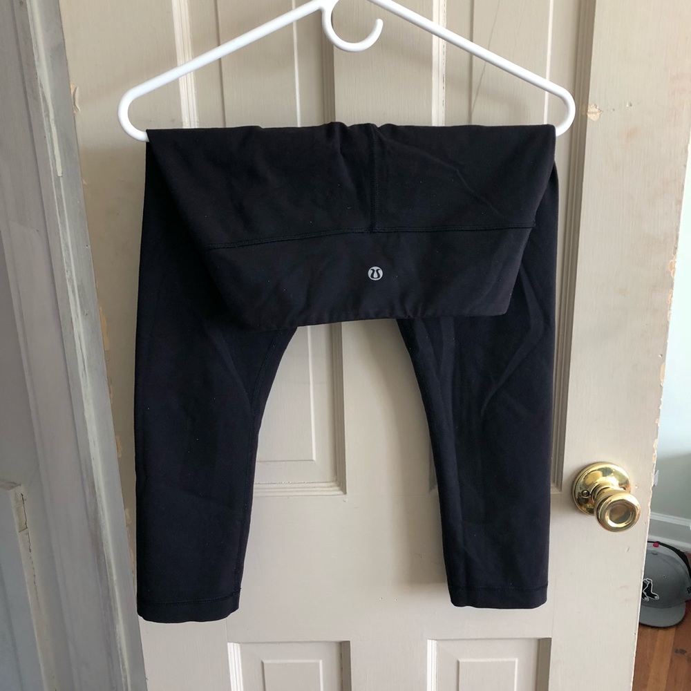 Black lululemon crop leggings